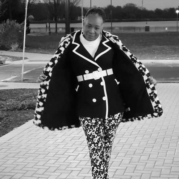 Black & White Jacket with belt - Picture 1 of 4